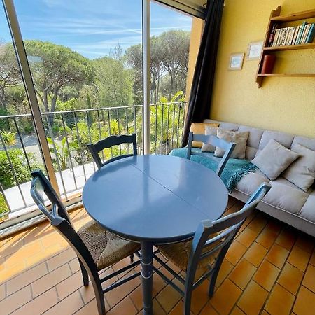 Bel Appartement Avec Mezzanine, Vue Mer Et Piscine Cogolin Bagian luar foto