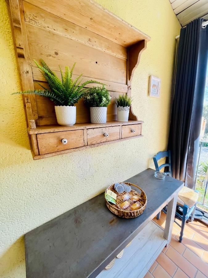Bel Appartement Avec Mezzanine, Vue Mer Et Piscine Cogolin Bagian luar foto