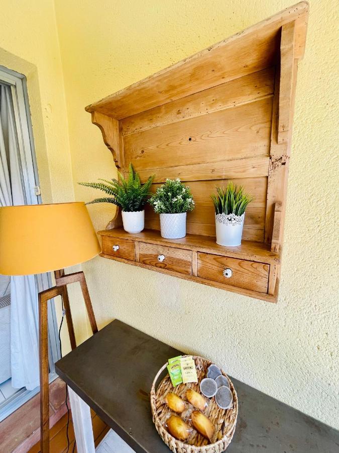 Bel Appartement Avec Mezzanine, Vue Mer Et Piscine Cogolin Bagian luar foto