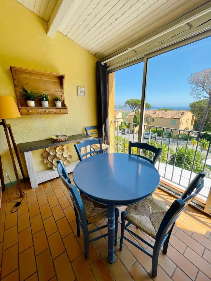 Bel Appartement Avec Mezzanine, Vue Mer Et Piscine Cogolin Bagian luar foto