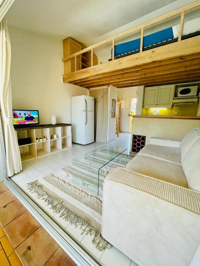 Bel Appartement Avec Mezzanine, Vue Mer Et Piscine Cogolin Bagian luar foto