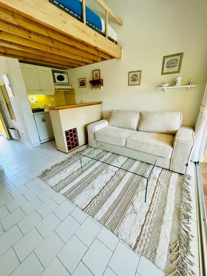 Bel Appartement Avec Mezzanine, Vue Mer Et Piscine Cogolin Bagian luar foto