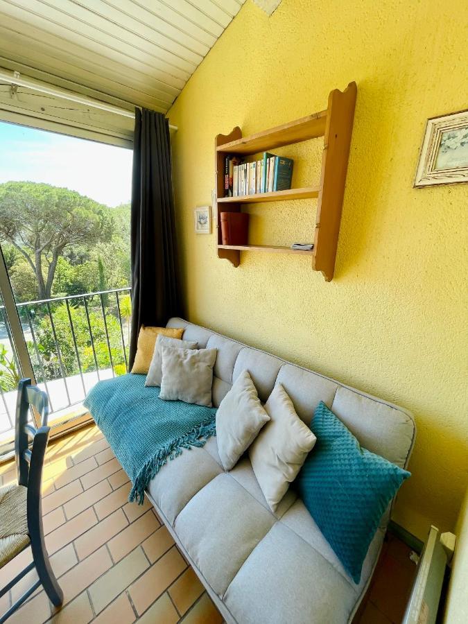 Bel Appartement Avec Mezzanine, Vue Mer Et Piscine Cogolin Bagian luar foto
