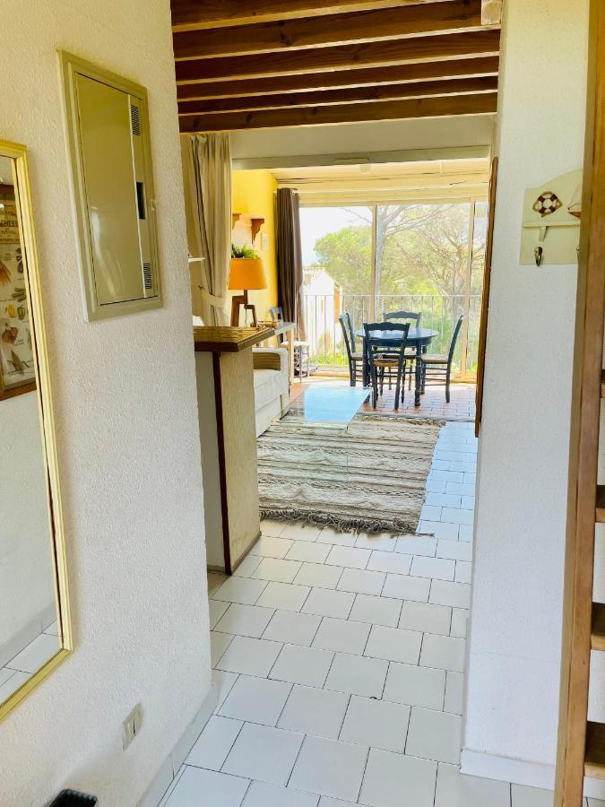 Bel Appartement Avec Mezzanine, Vue Mer Et Piscine Cogolin Bagian luar foto