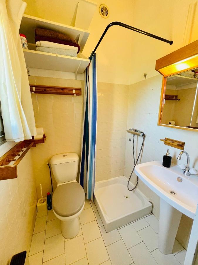 Bel Appartement Avec Mezzanine, Vue Mer Et Piscine Cogolin Bagian luar foto