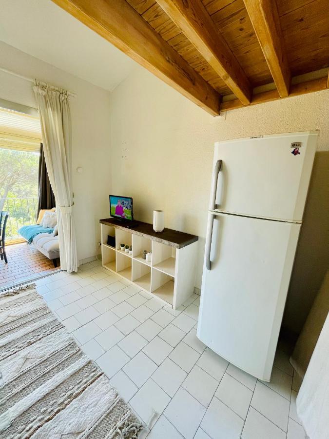 Bel Appartement Avec Mezzanine, Vue Mer Et Piscine Cogolin Bagian luar foto