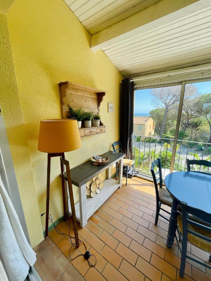 Bel Appartement Avec Mezzanine, Vue Mer Et Piscine Cogolin Bagian luar foto